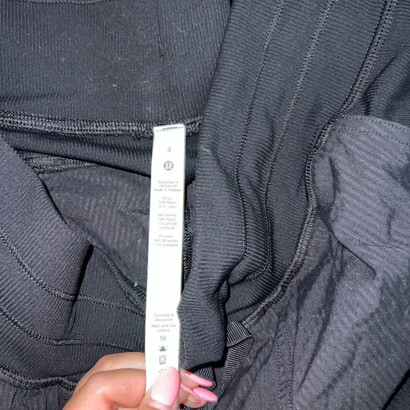 Size 8 lululemon black joggers - Picture 5 of 5